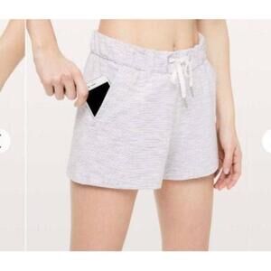 Lululemon On The Fly Short *2.5" size 6